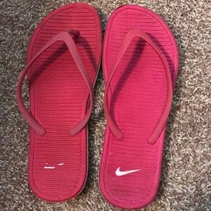 Women’s Nike flip flops